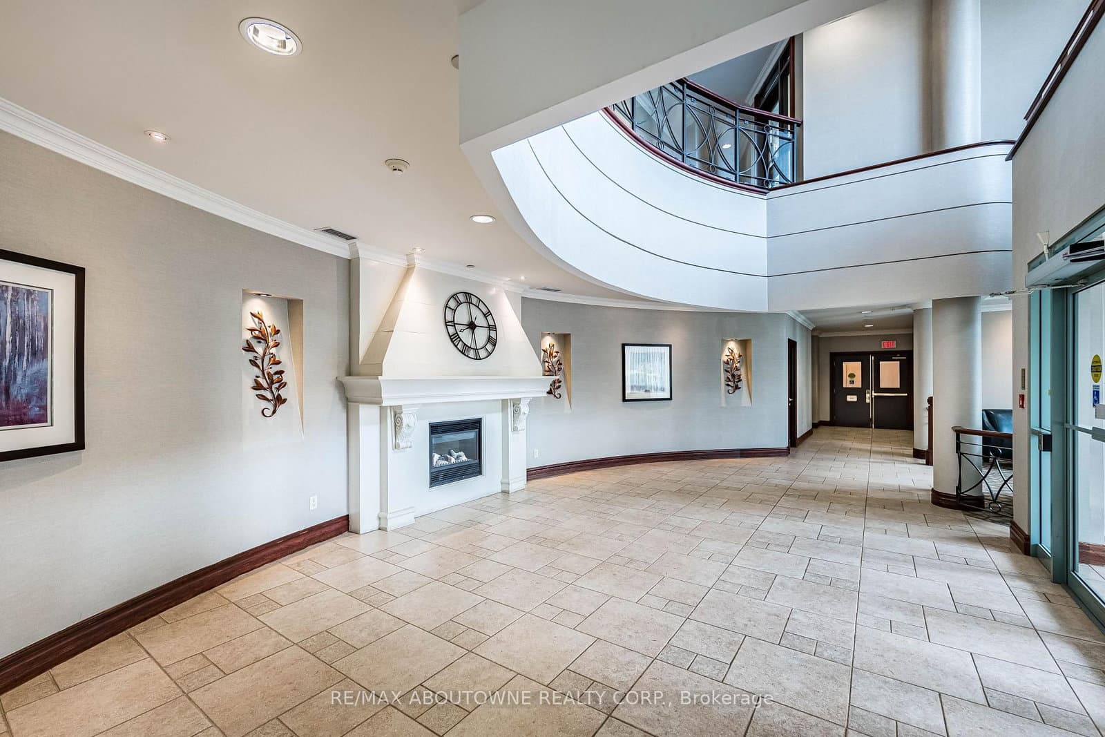 2585 Erin Centre Boulevard, Unit 1102 thumbnail 4