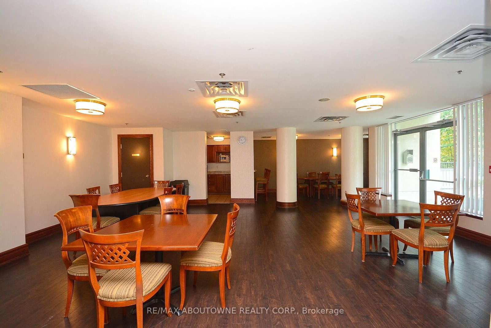 2585 Erin Centre Boulevard, Unit 1102 thumbnail 45