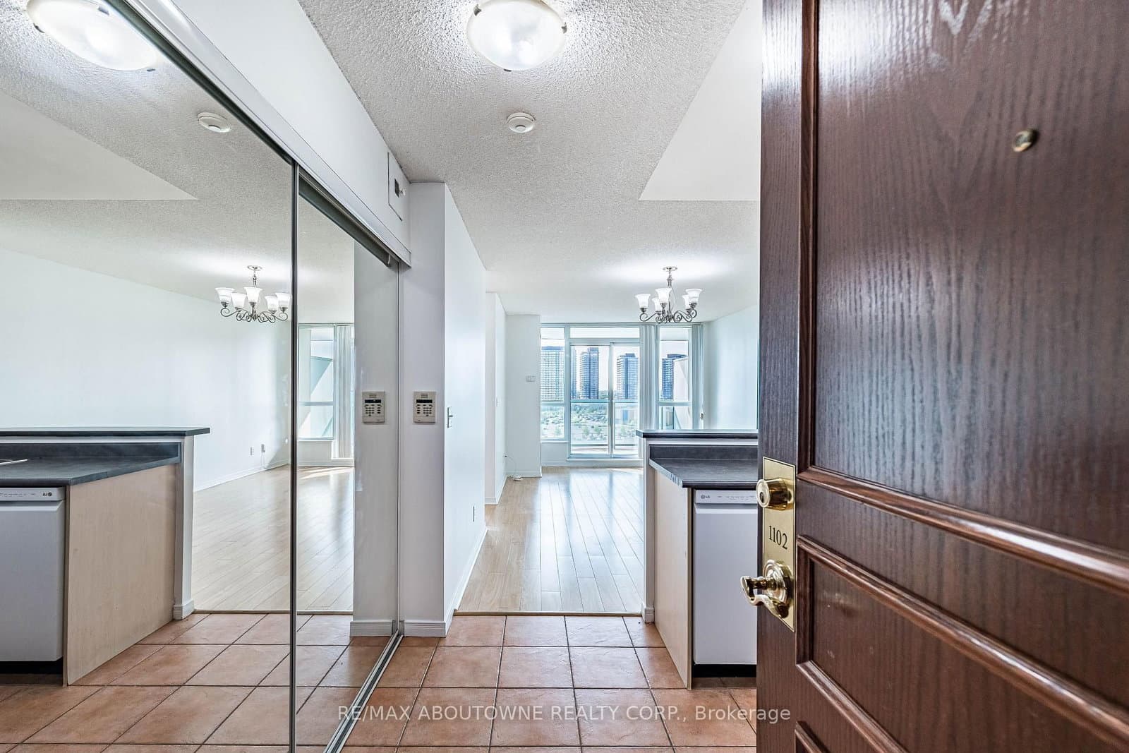 2585 Erin Centre Boulevard, Unit 1102 thumbnail 6