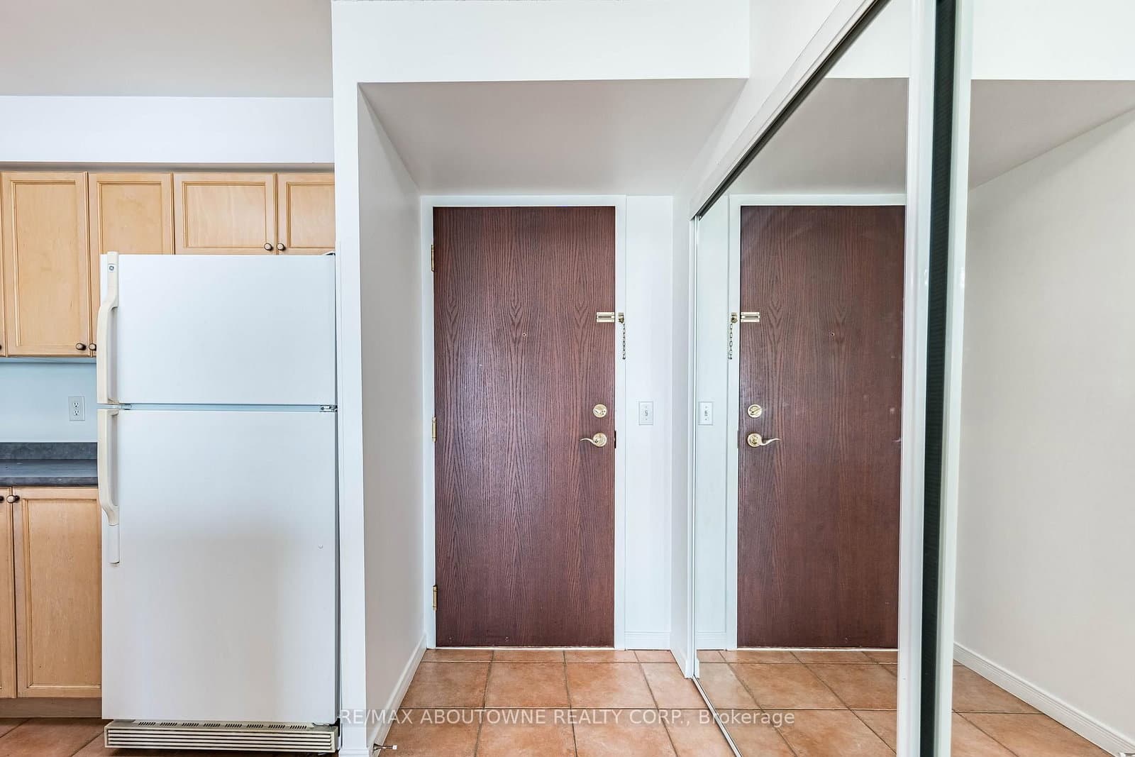 2585 Erin Centre Boulevard, Unit 1102 thumbnail 7