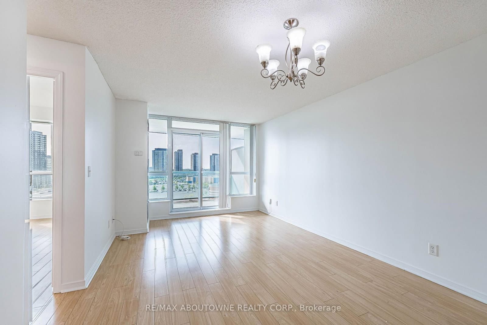 2585 Erin Centre Boulevard, Unit 1102 thumbnail 9