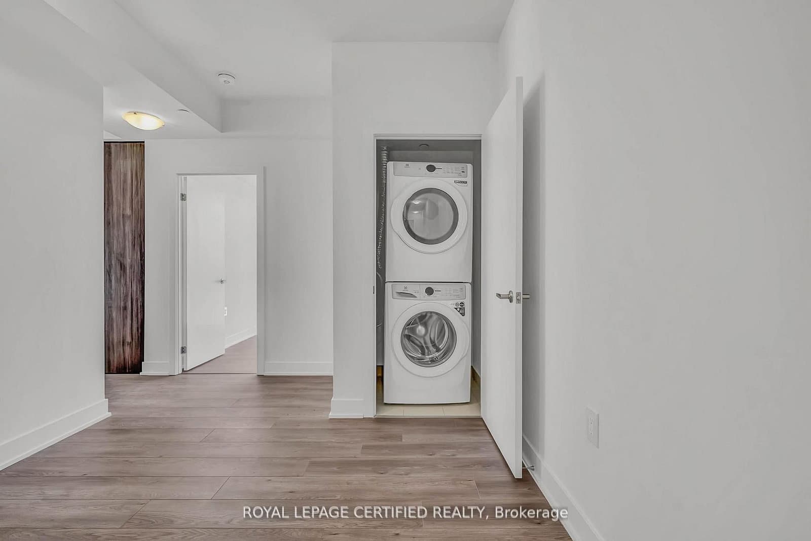 2088 James Street, Unit 503 thumbnail 17