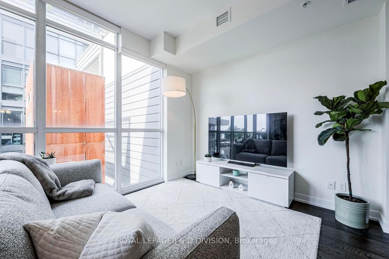 36 Howard Park Avenue, Unit 503 thumbnail 12