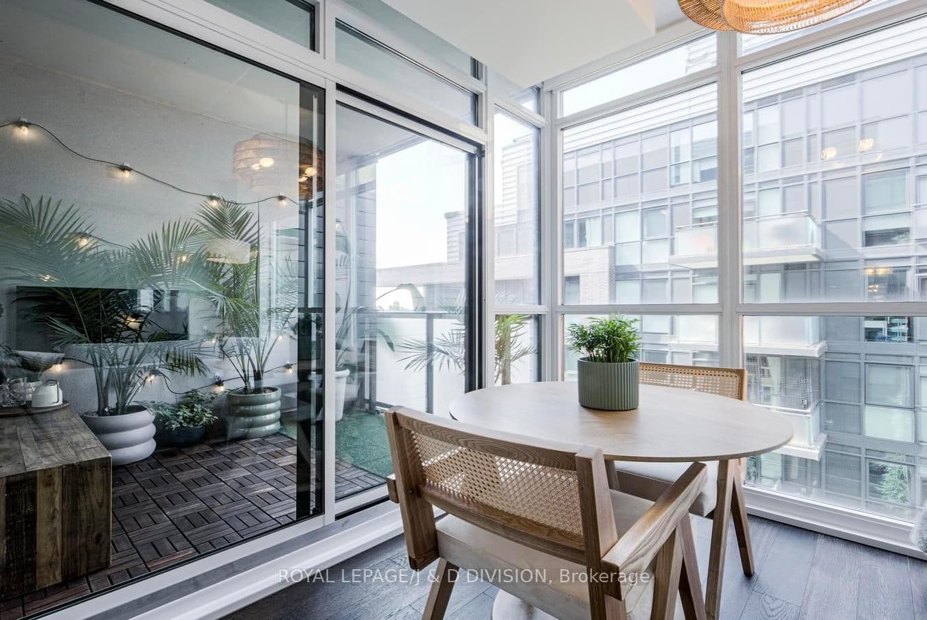 36 Howard Park Avenue, Unit 503 thumbnail 13