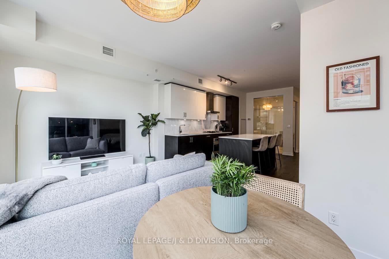 36 Howard Park Avenue, Unit 503 thumbnail 14
