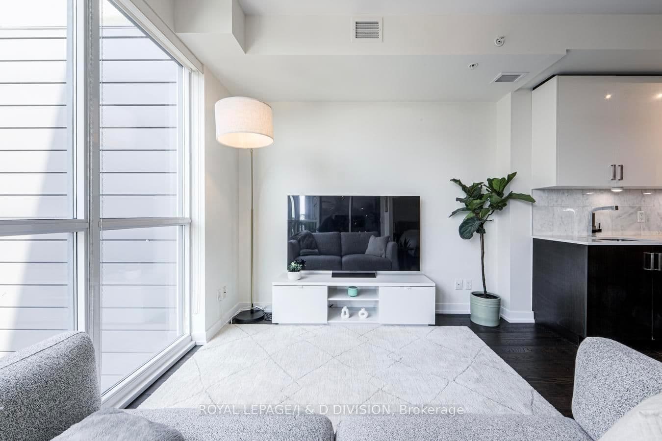 36 Howard Park Avenue, Unit 503 thumbnail 16