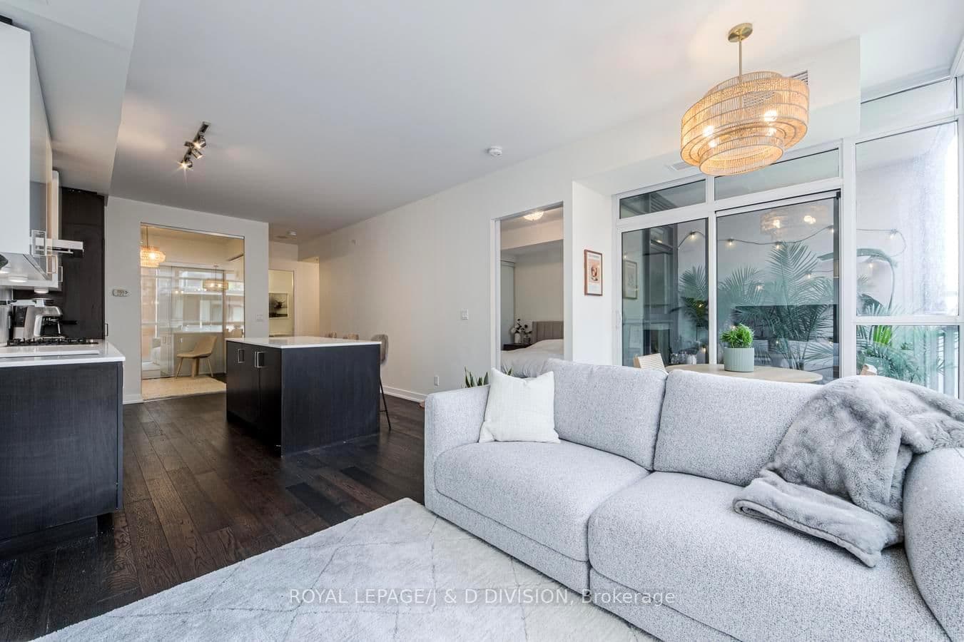 36 Howard Park Avenue, Unit 503 thumbnail 17