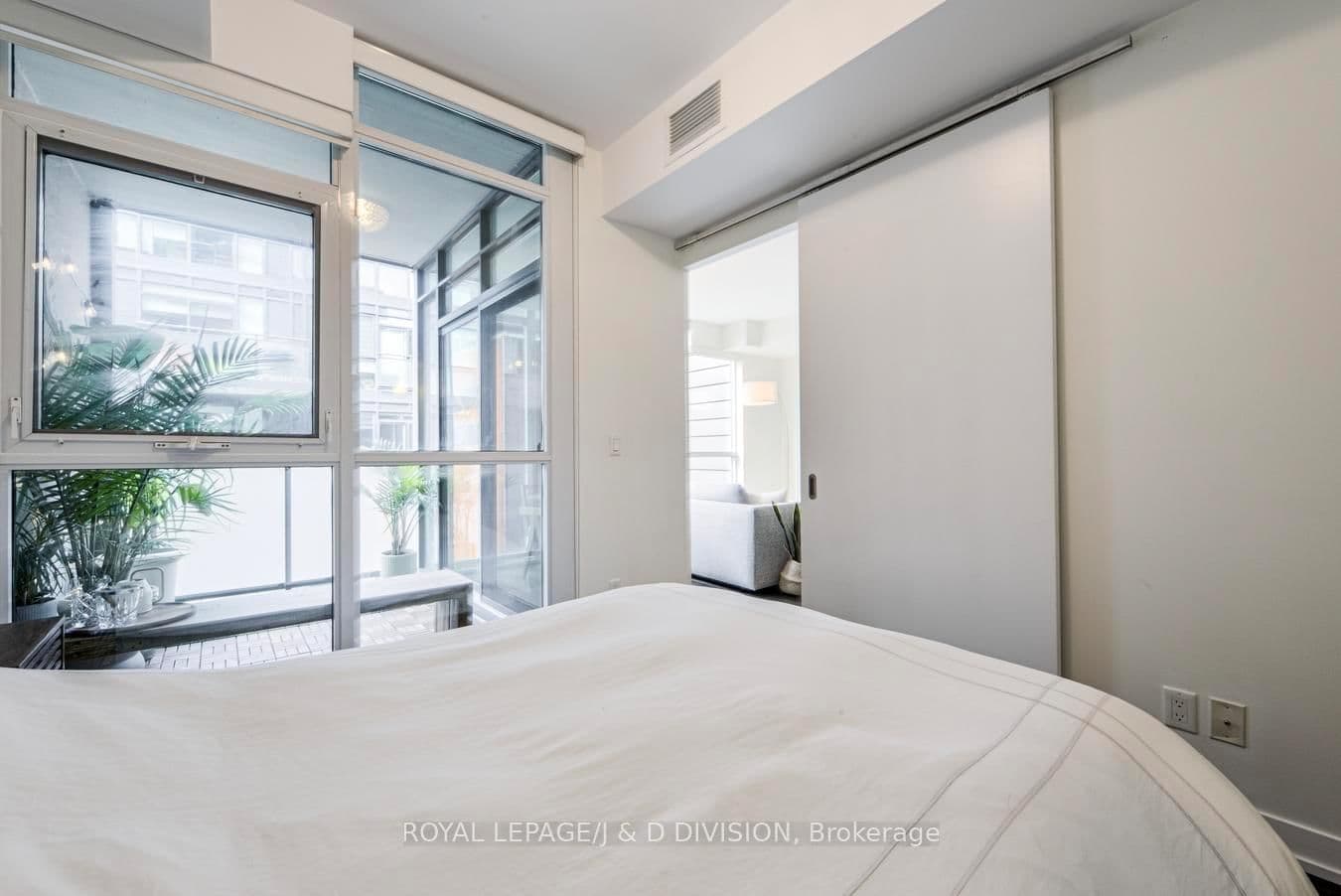 36 Howard Park Avenue, Unit 503 thumbnail 25