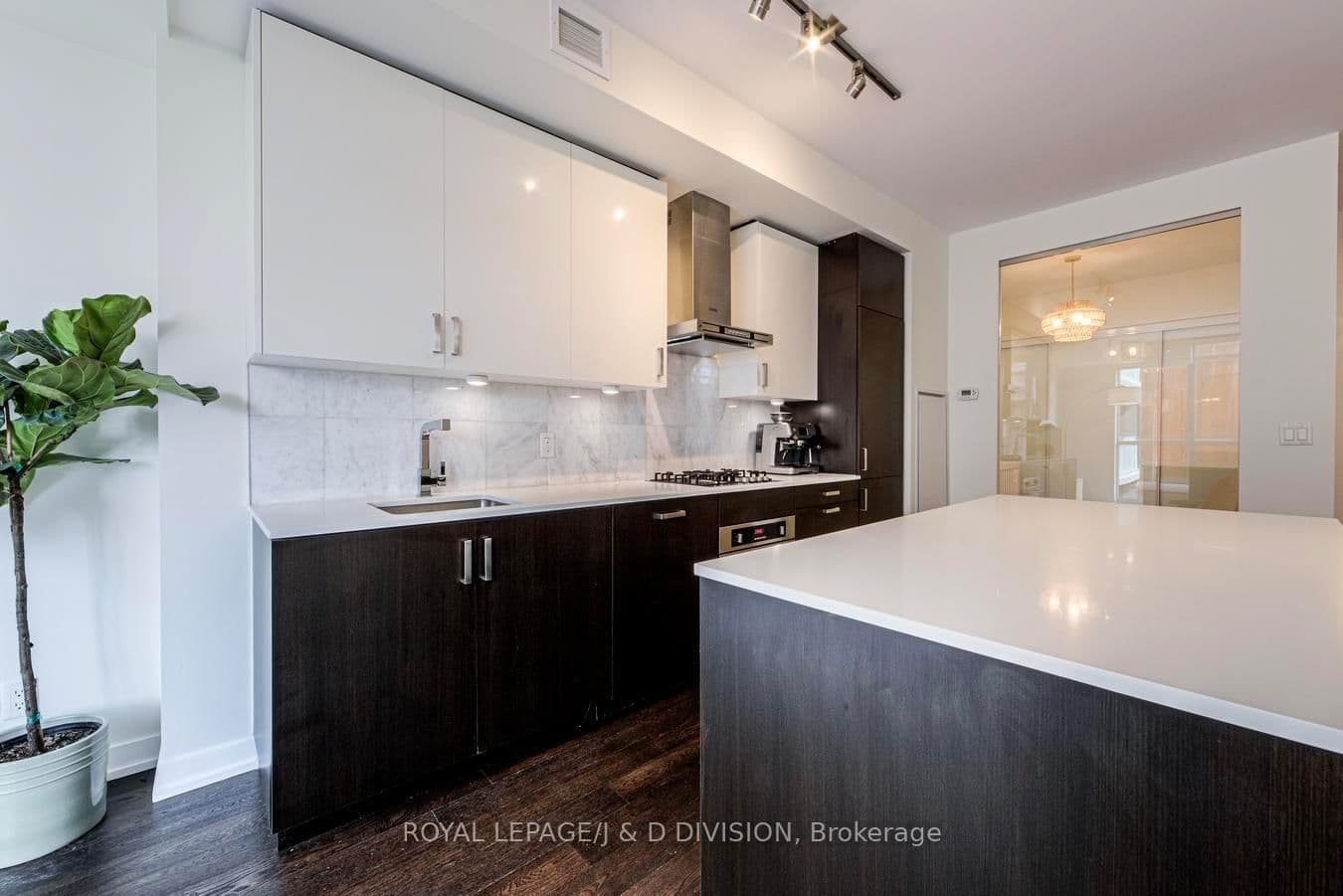 36 Howard Park Avenue, Unit 503 thumbnail 7