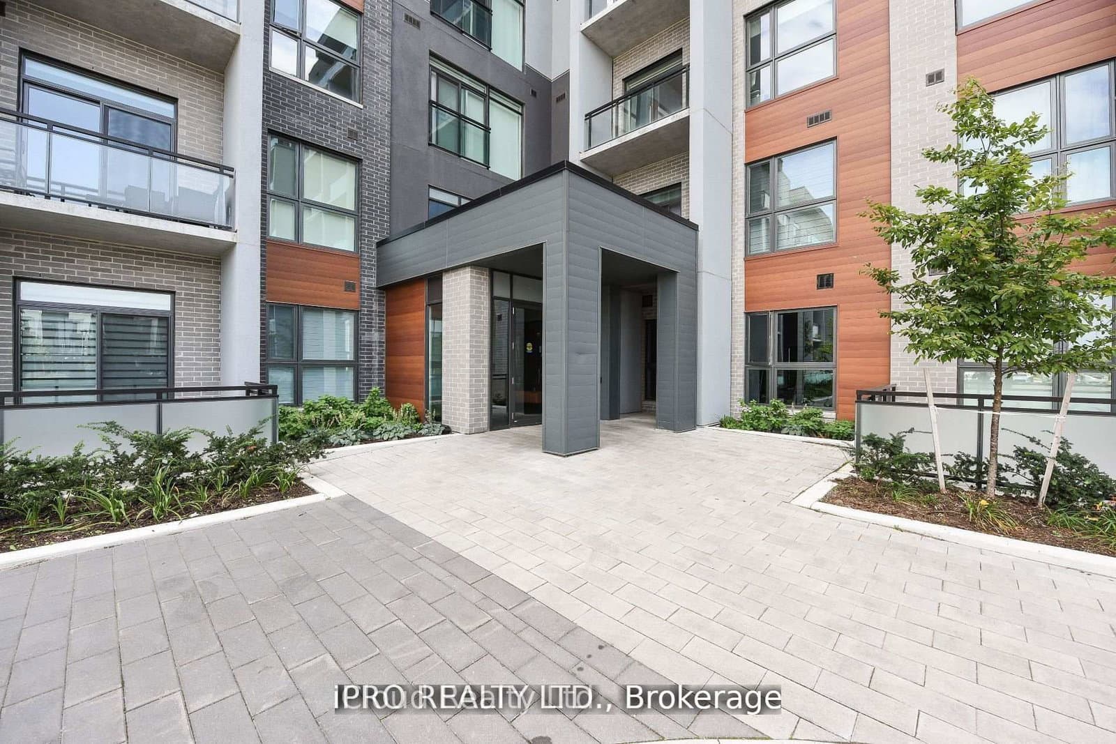95 Dundas St W Street, Unit 004 thumbnail 20