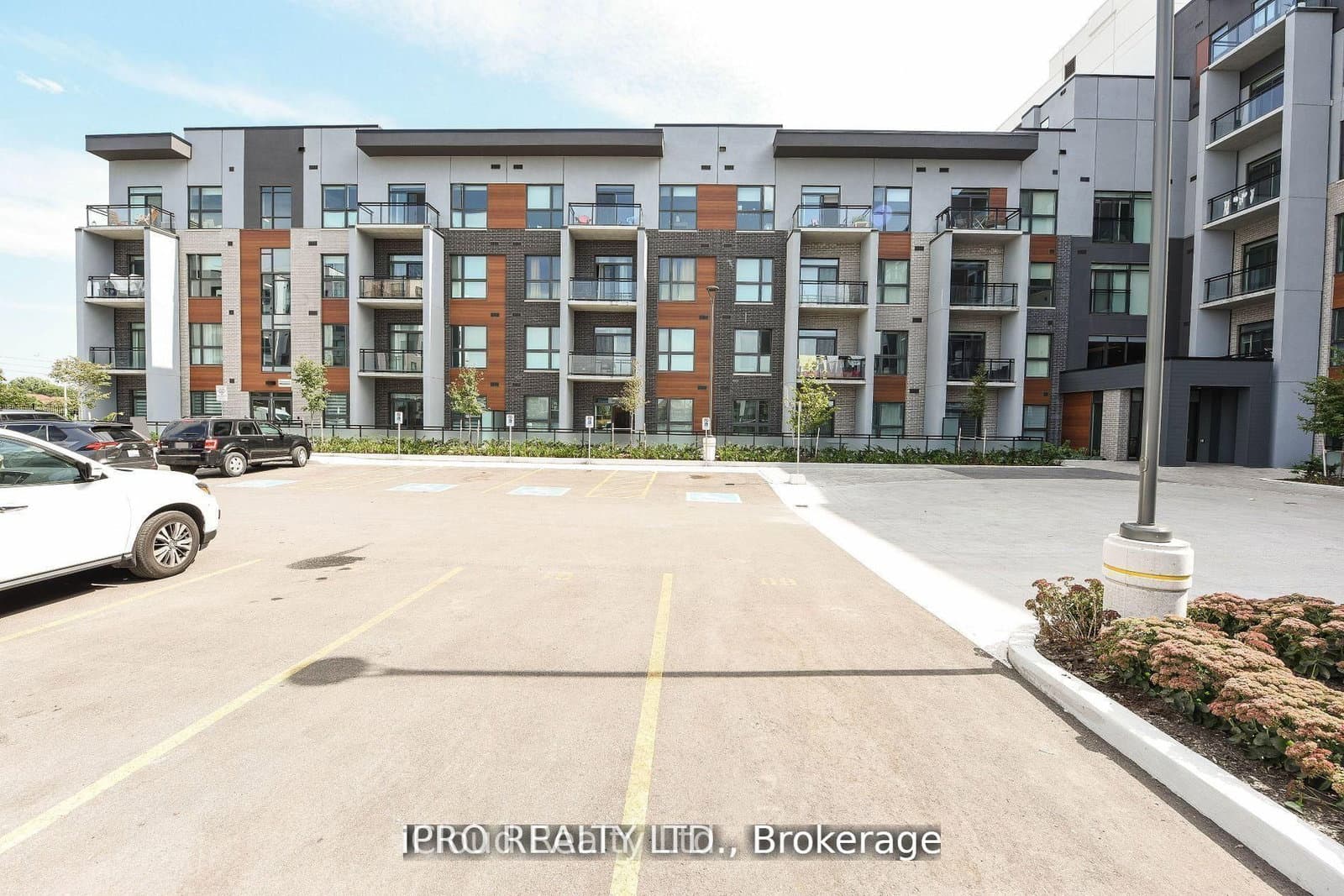 95 Dundas St W Street, Unit 004 thumbnail 35