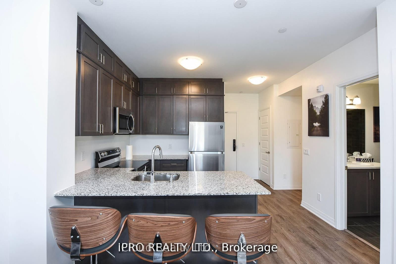 95 Dundas St W Street, Unit 004 thumbnail 5