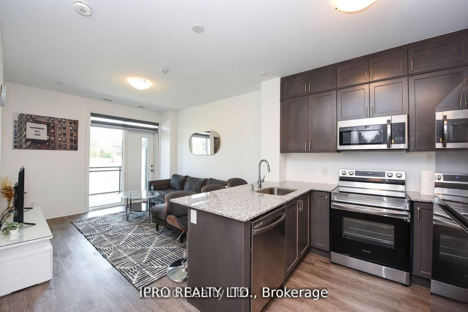 95 Dundas St W Street, Unit 004 thumbnail 6