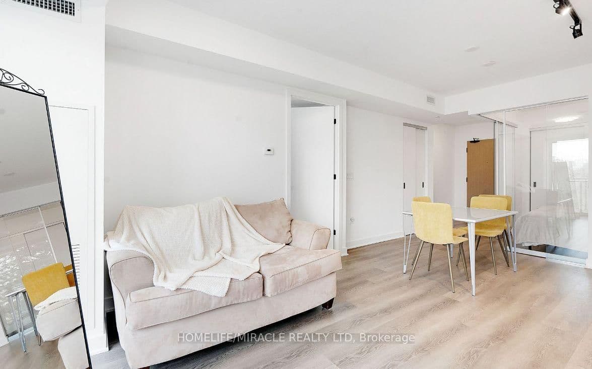 36 Zorra Street, Unit 320 thumbnail 4