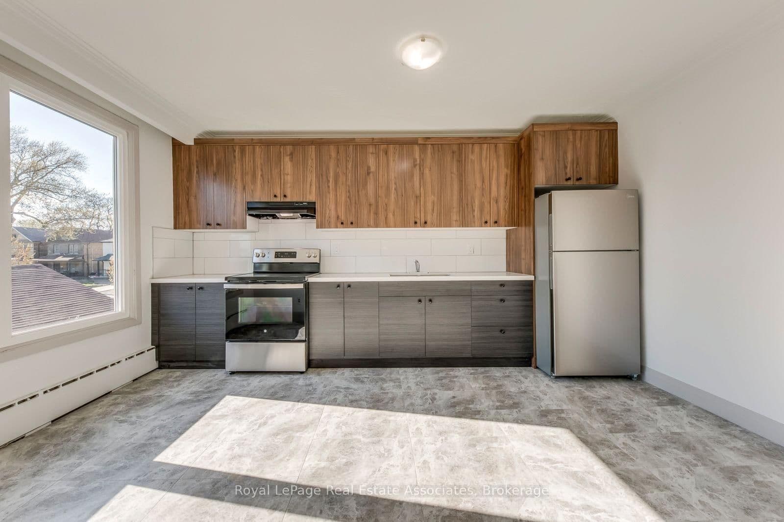 362 Royal York Road, Unit 2 thumbnail 3