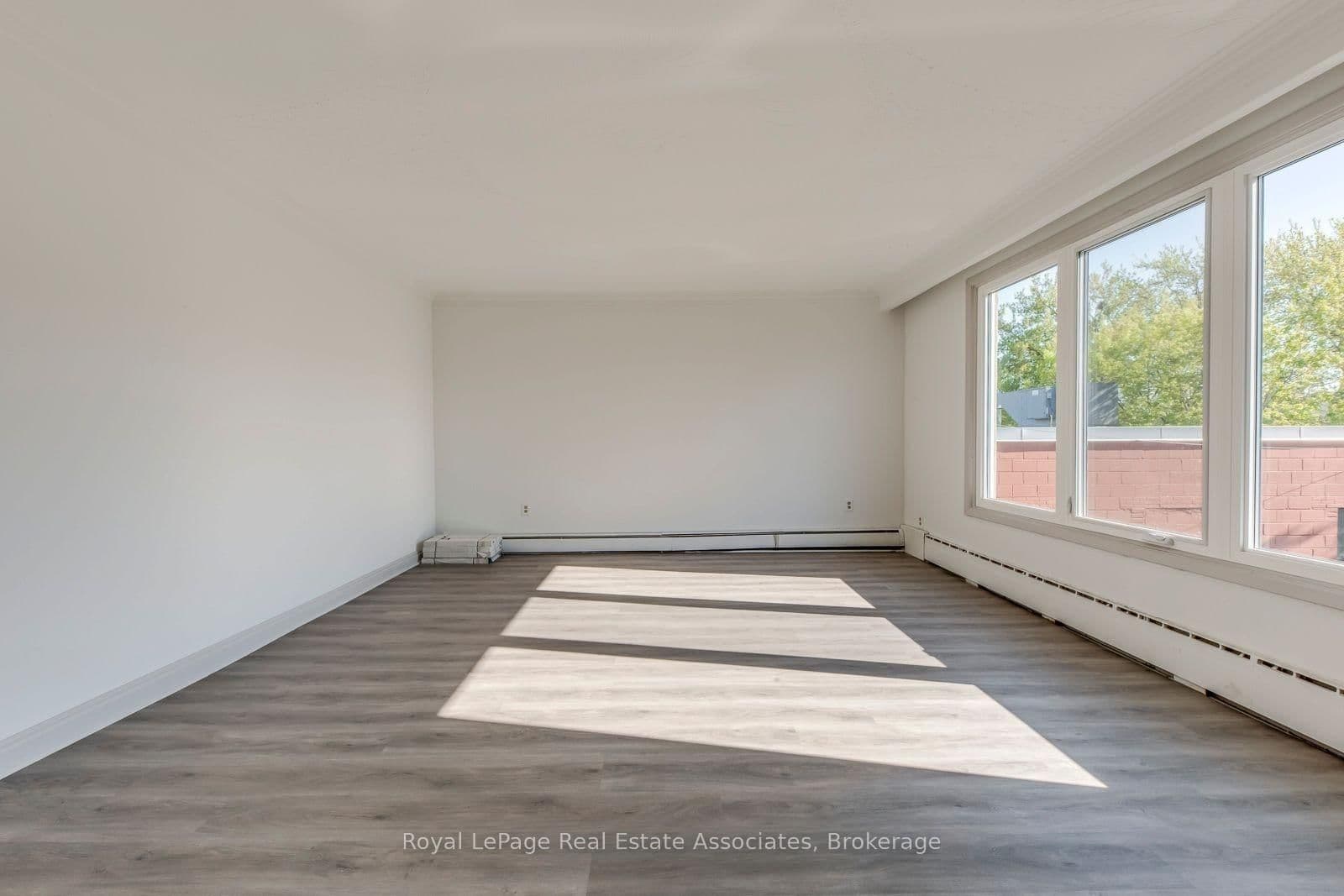 362 Royal York Road, Unit 2 thumbnail 4