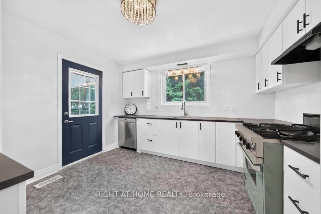 662 Montego Crescent thumbnail 11