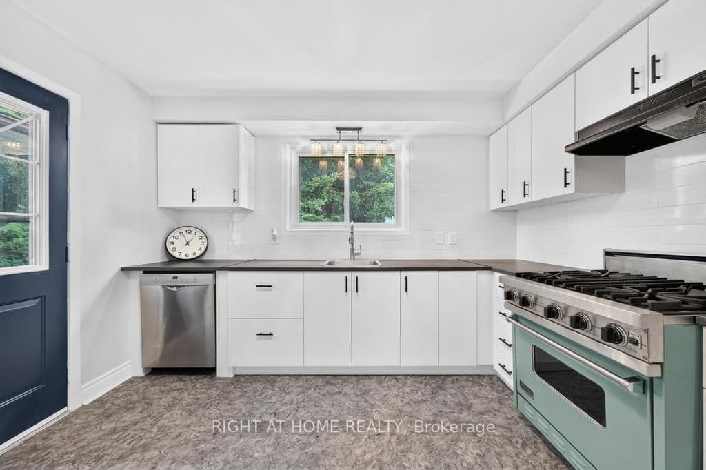 662 Montego Crescent thumbnail 12