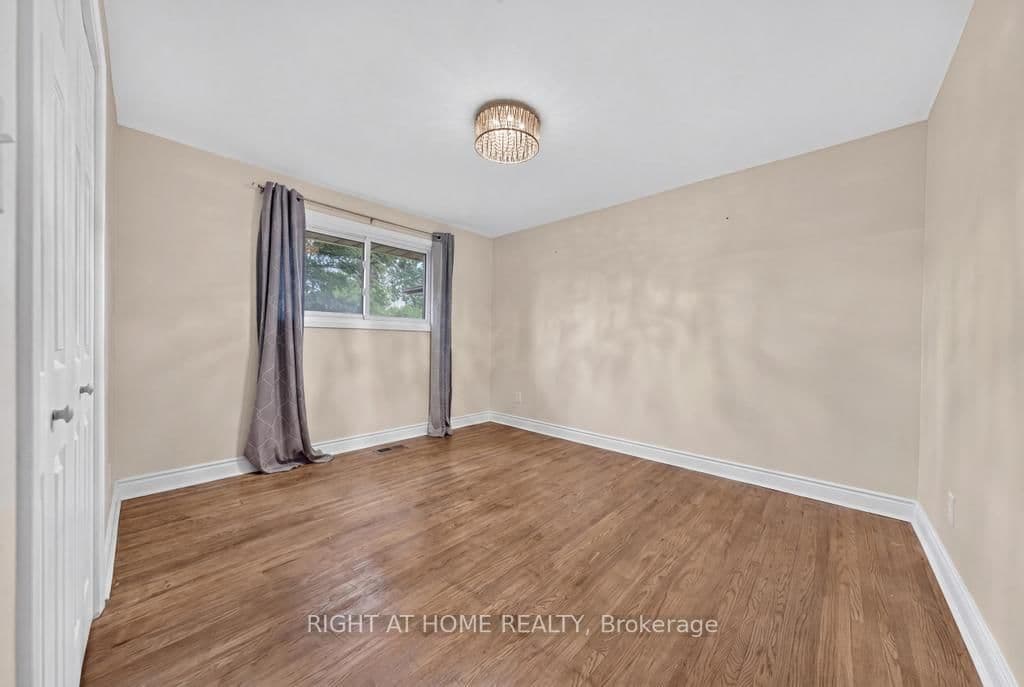 662 Montego Crescent thumbnail 19