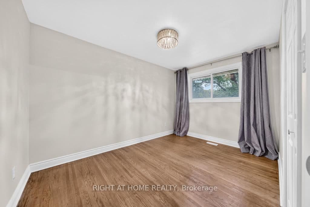 662 Montego Crescent thumbnail 22