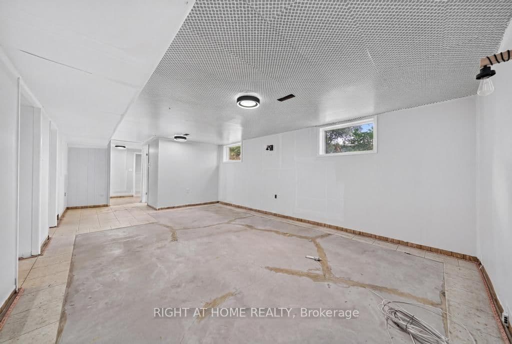662 Montego Crescent thumbnail 25