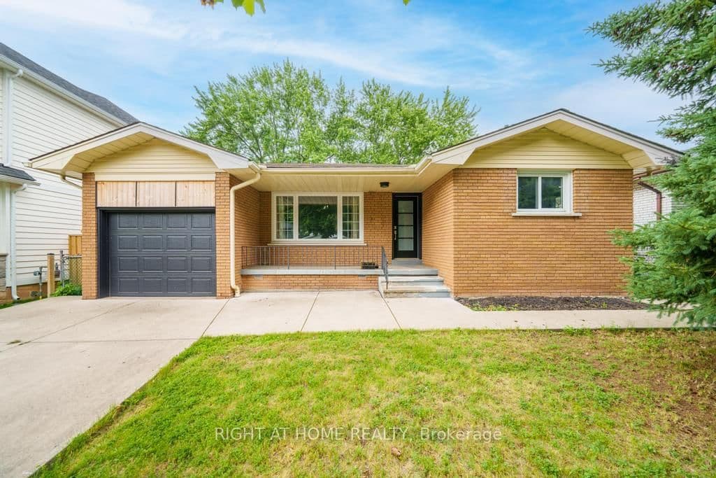 662 Montego Crescent thumbnail 3
