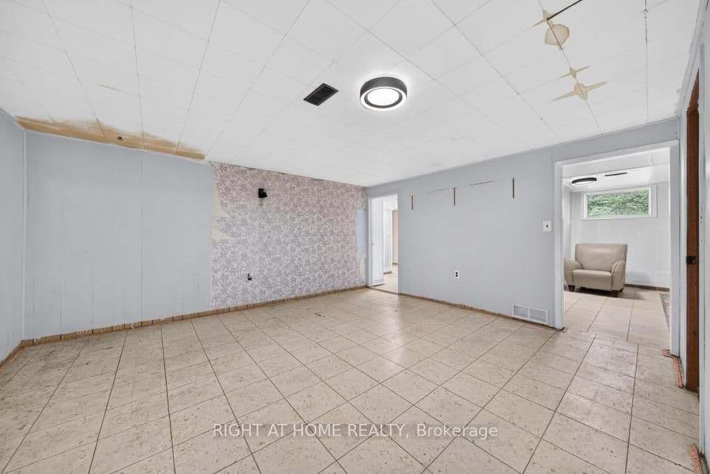 662 Montego Crescent thumbnail 32