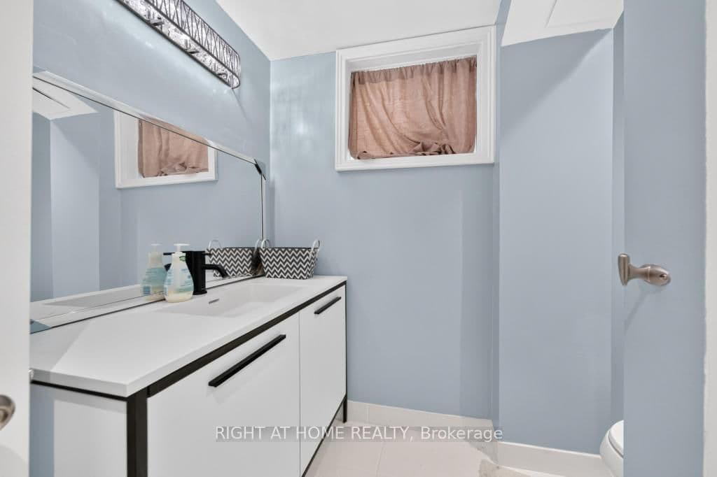 662 Montego Crescent thumbnail 34
