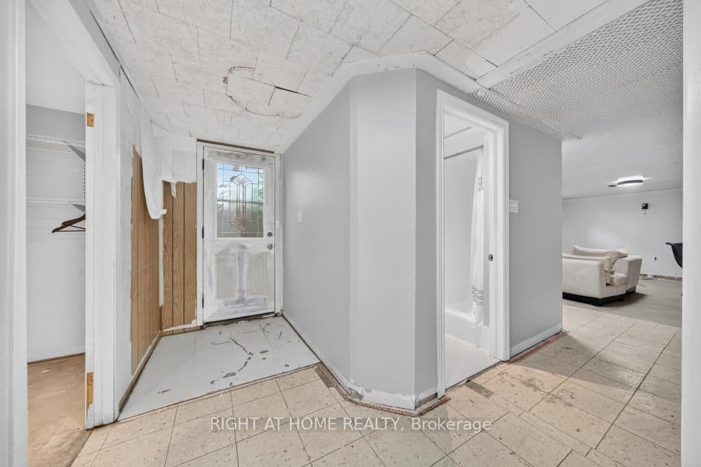 662 Montego Crescent thumbnail 36