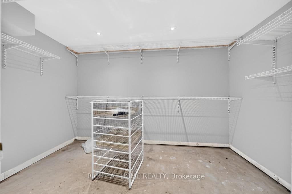 662 Montego Crescent thumbnail 37