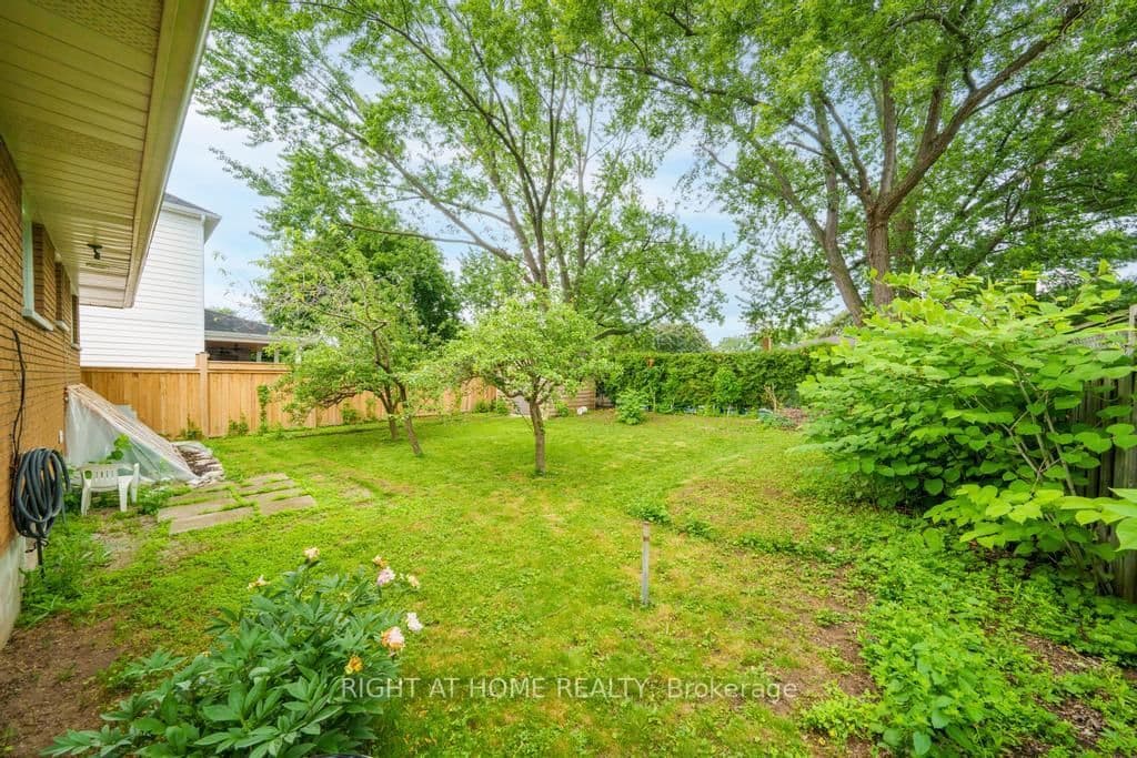 662 Montego Crescent thumbnail 38