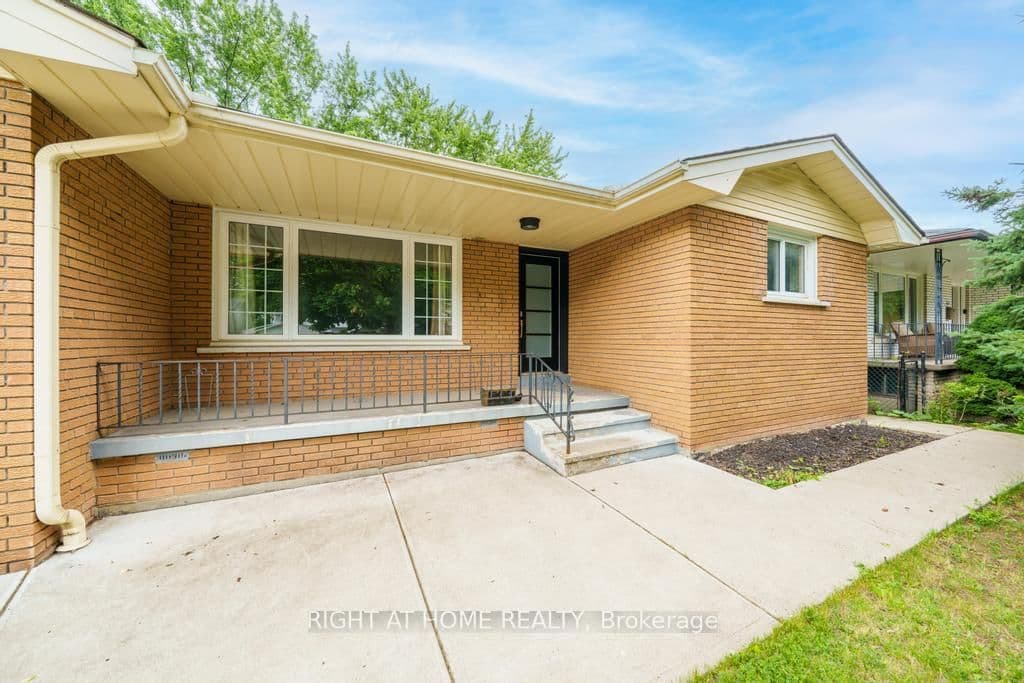 662 Montego Crescent thumbnail 4