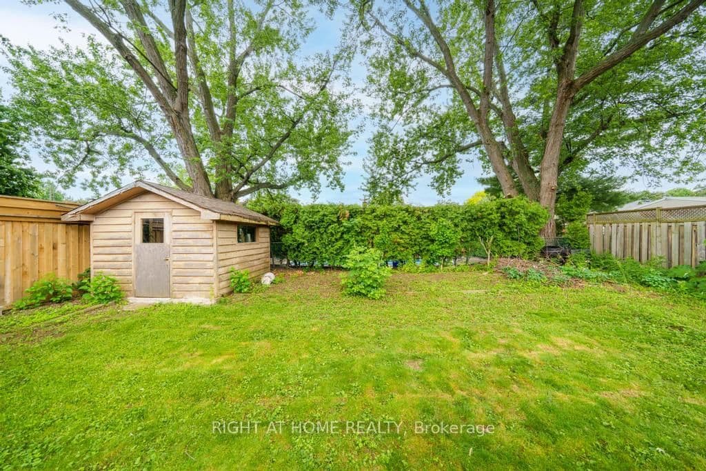 662 Montego Crescent thumbnail 40