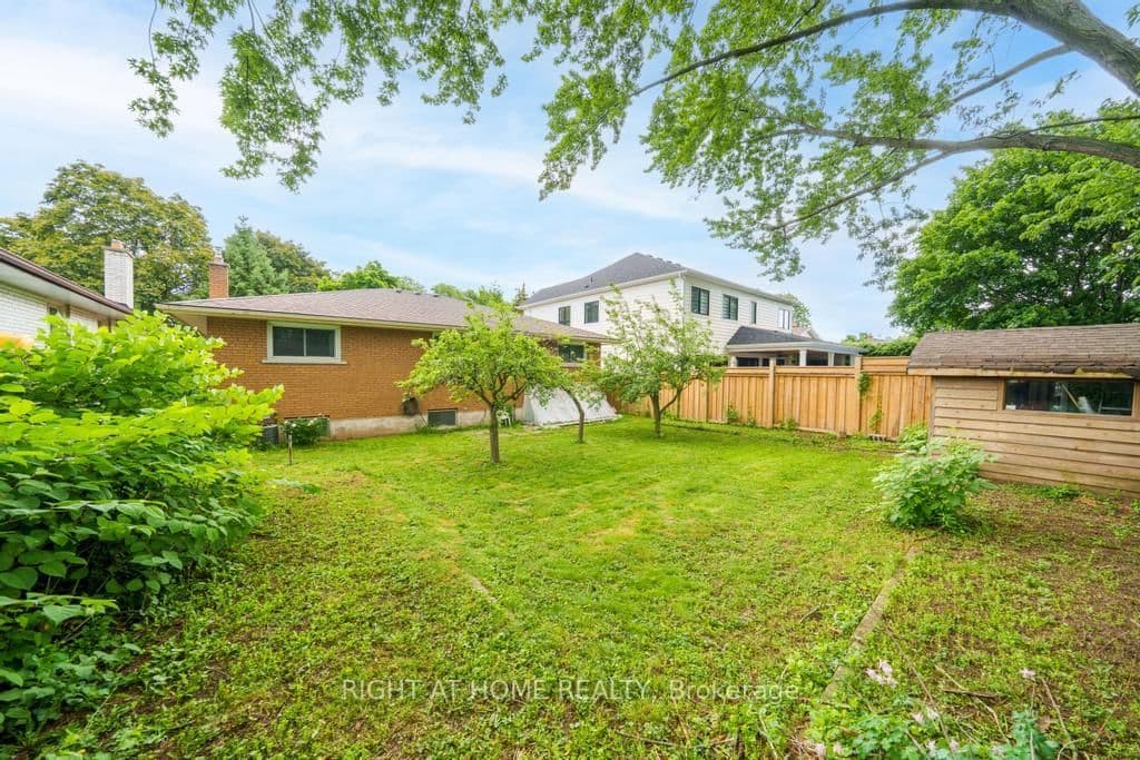 662 Montego Crescent thumbnail 42