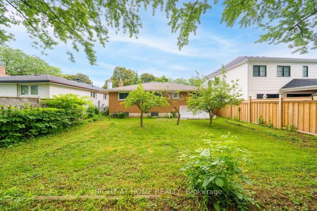 662 Montego Crescent thumbnail 43