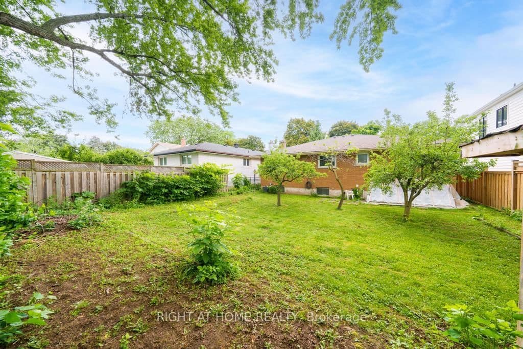 662 Montego Crescent thumbnail 44
