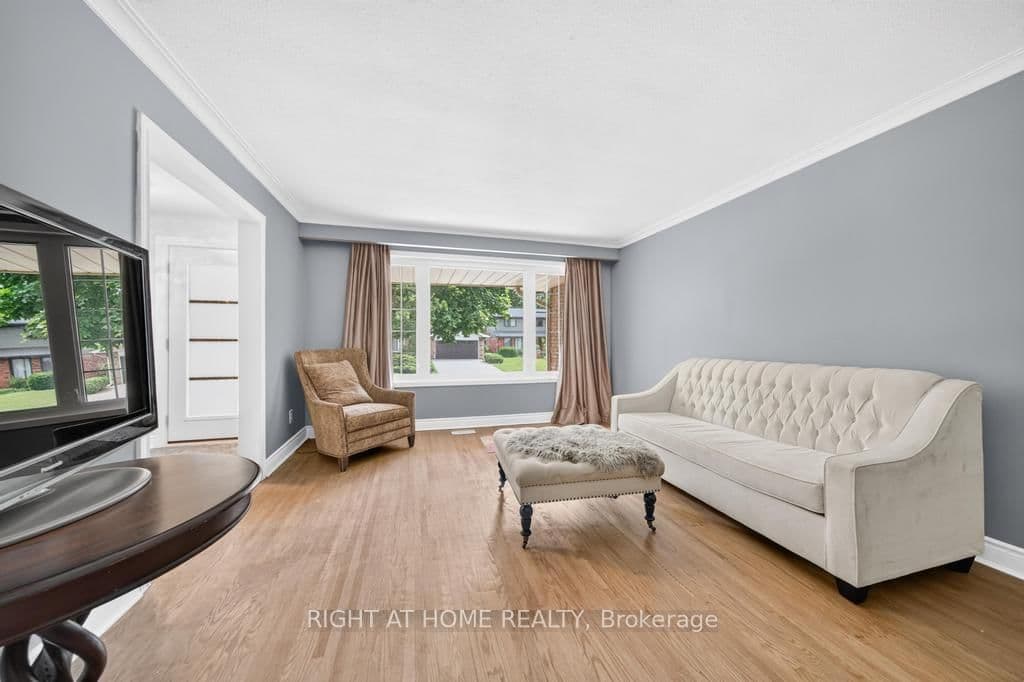 662 Montego Crescent thumbnail 9