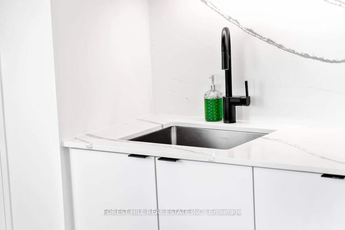 2300 ST CLAIR Avenue W, Unit 709 thumbnail 7