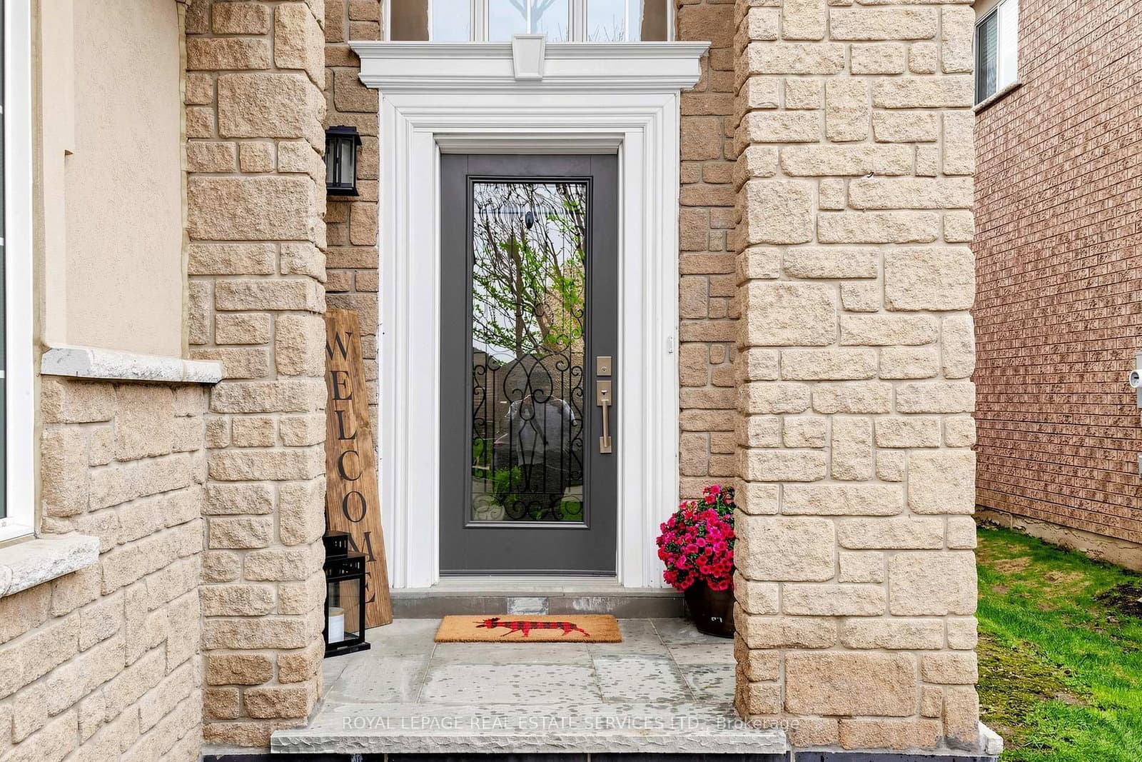 174 Royal Valley Drive thumbnail 3