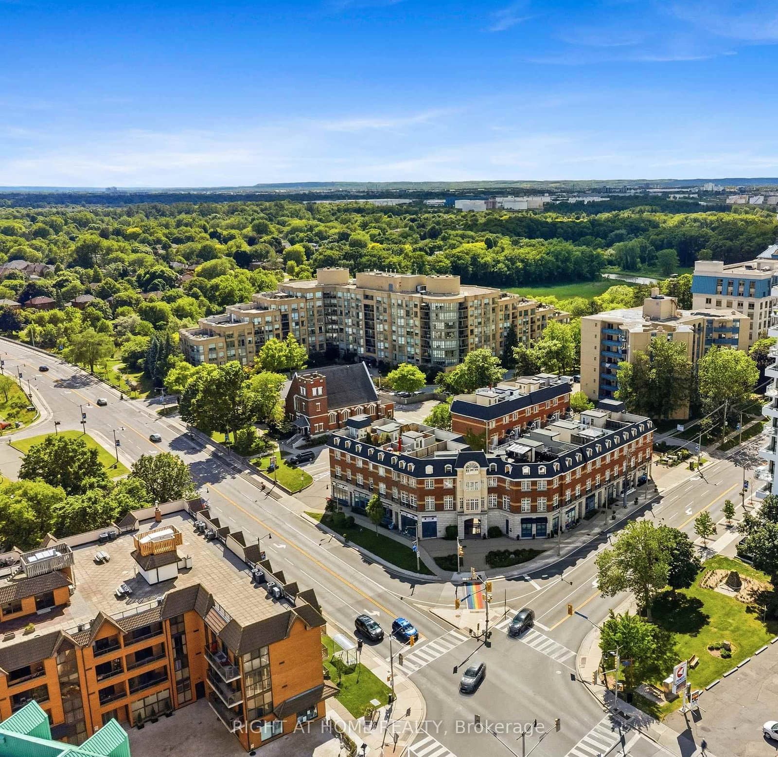 120 BRONTE Road, Unit 10 thumbnail 2