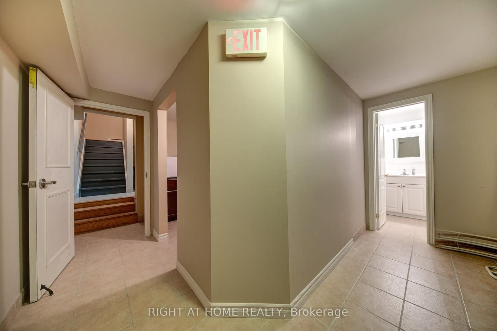 120 BRONTE Road, Unit 10 thumbnail 37