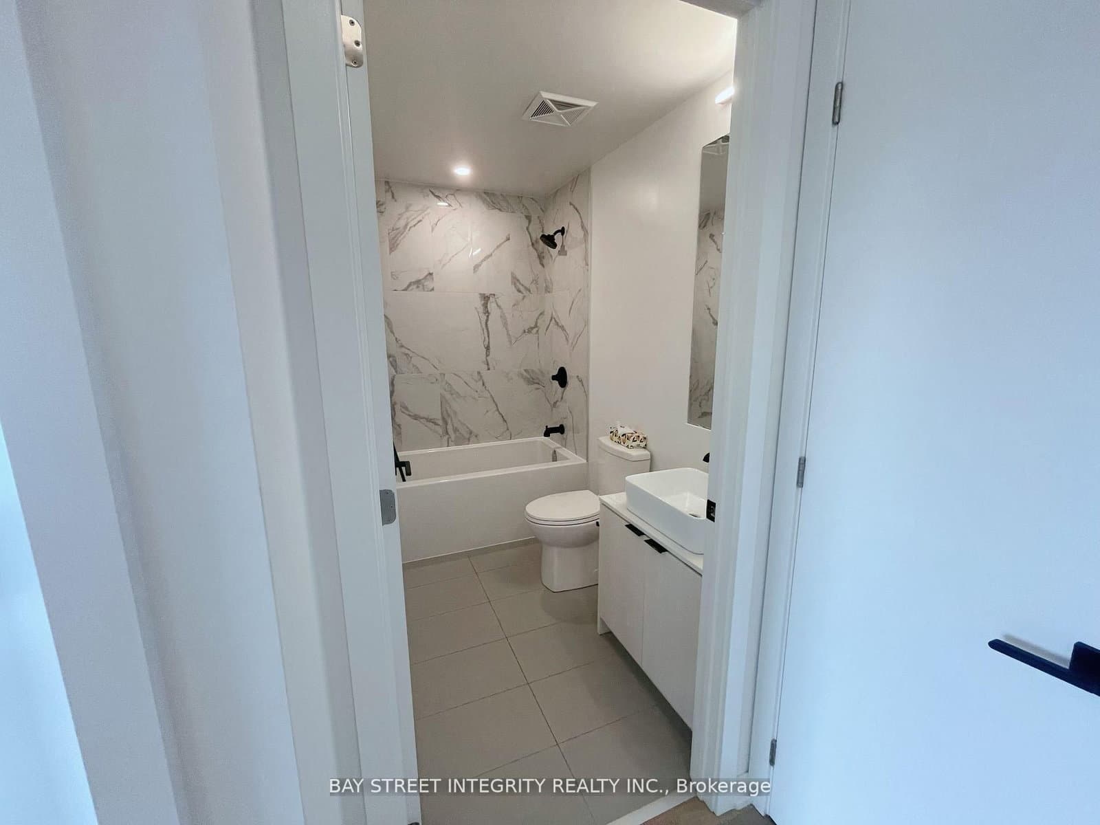 1285 Dupont Street, Unit 308 thumbnail 4