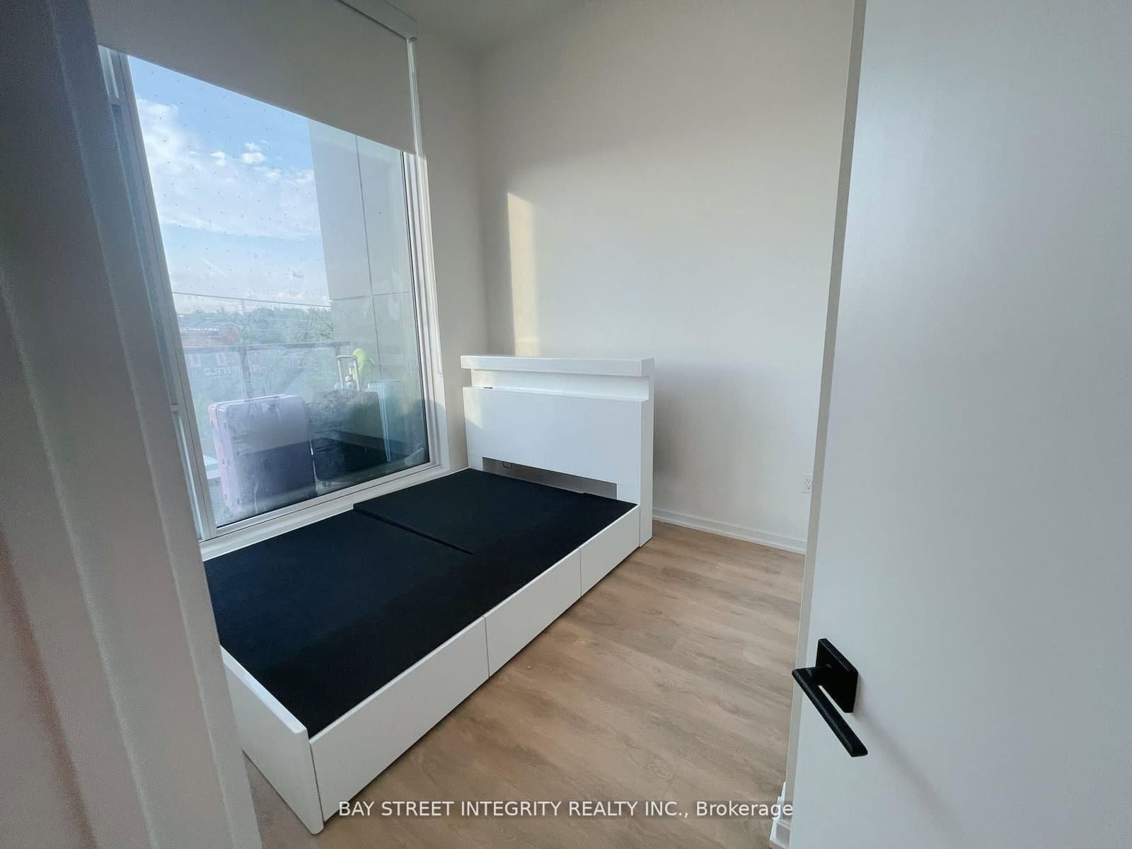 1285 Dupont Street, Unit 308 thumbnail 8