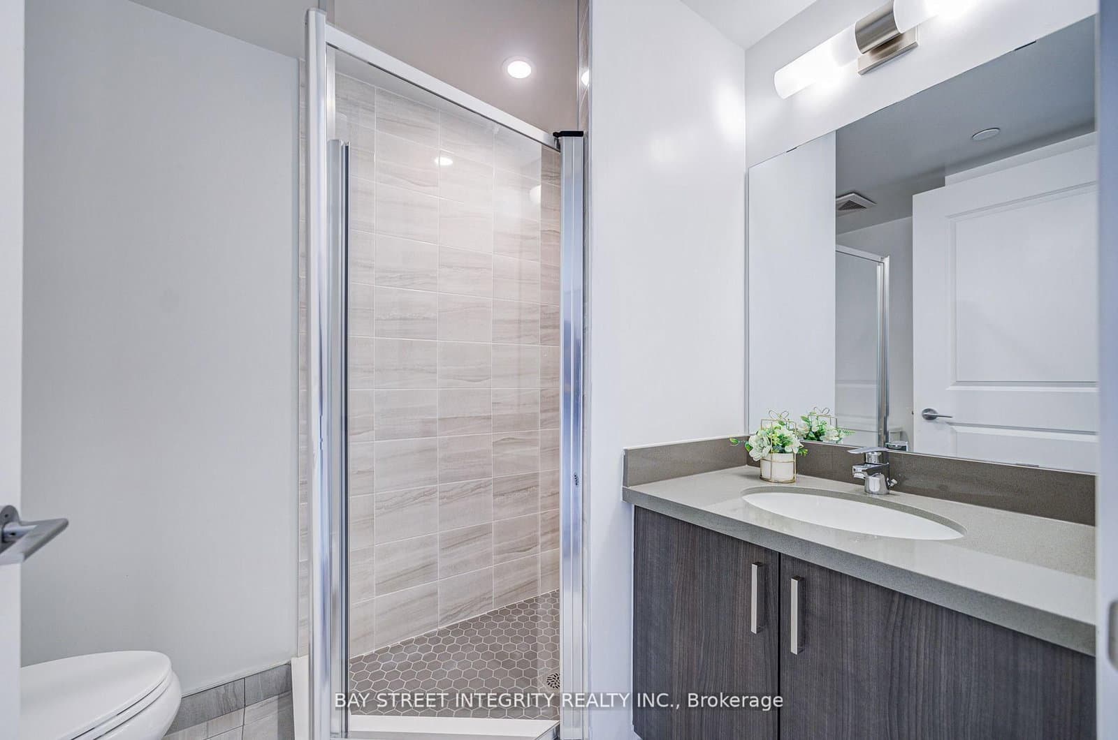 556 Marlee Avenue, Unit 205 thumbnail 14