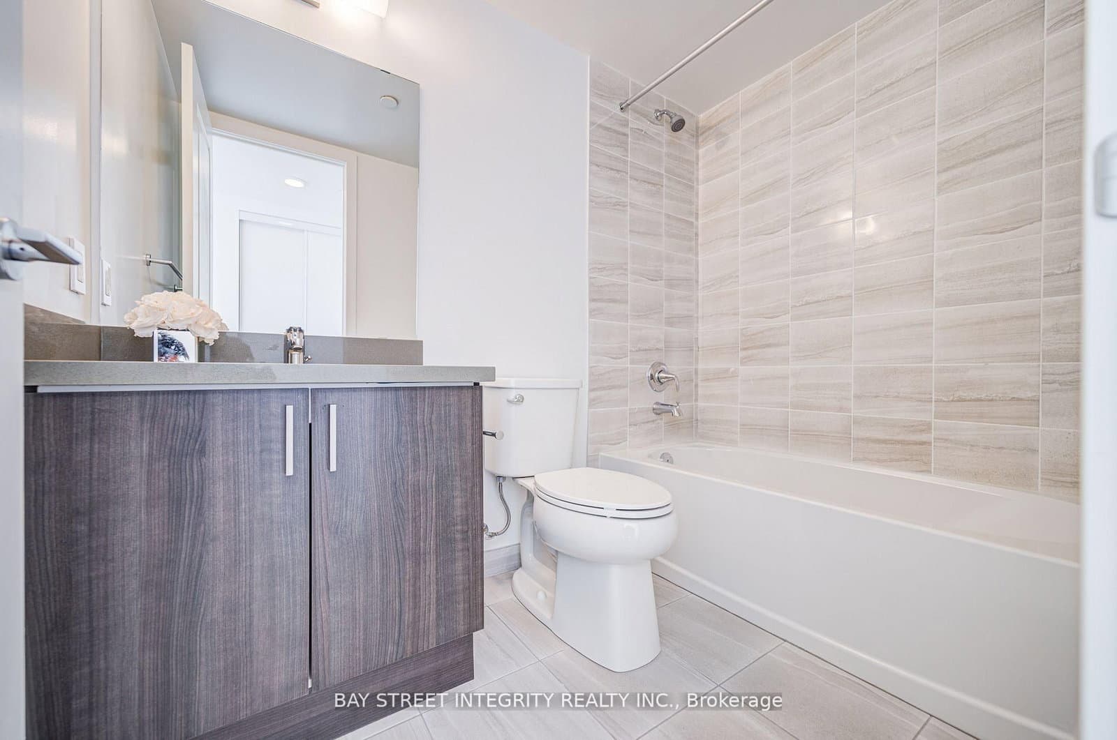 556 Marlee Avenue, Unit 205 thumbnail 15