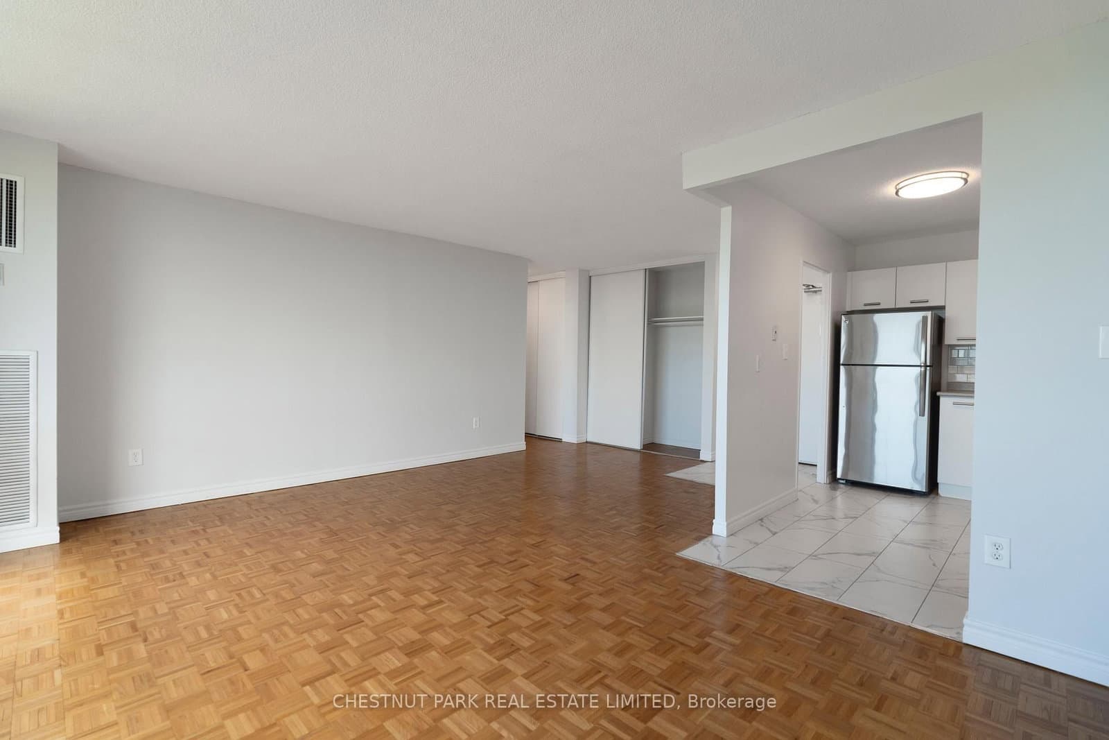 150 Lakeshore Road W, Unit 1003 thumbnail 10