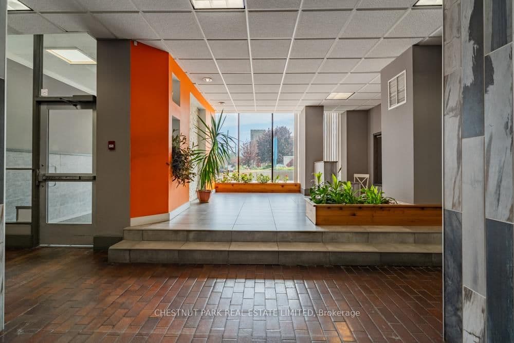 150 Lakeshore Road W, Unit 1003 thumbnail 2