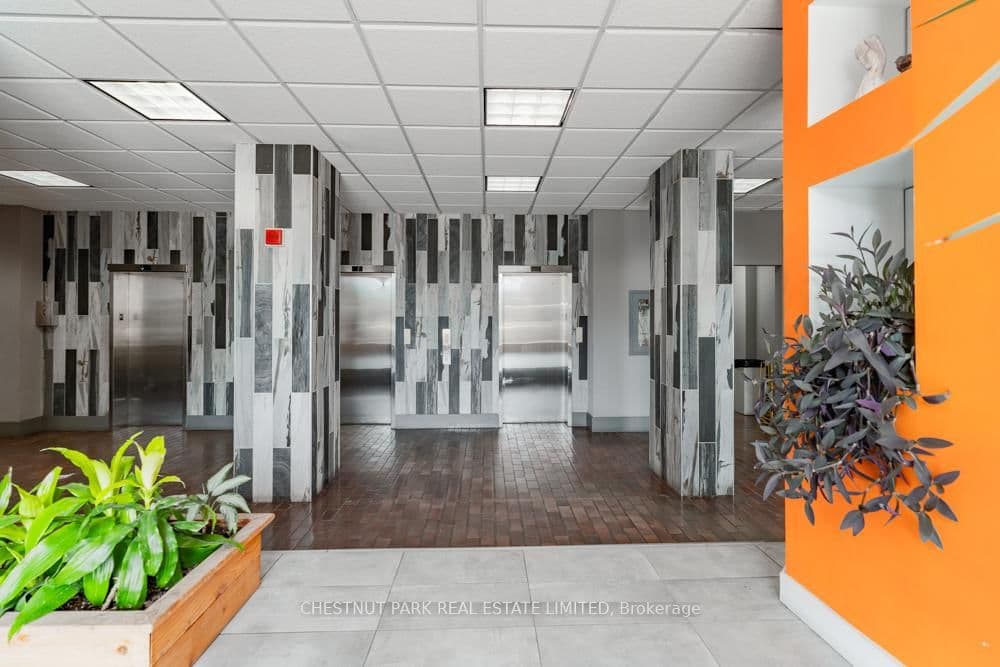 150 Lakeshore Road W, Unit 1003 thumbnail 3