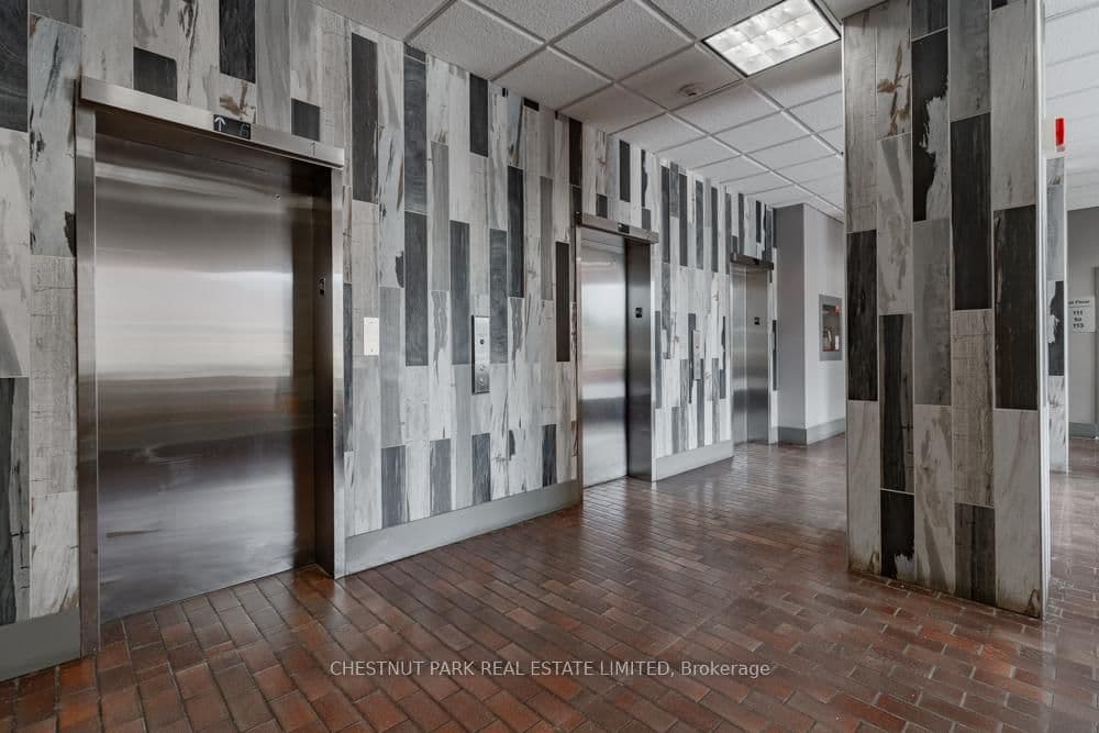 150 Lakeshore Road W, Unit 1003 thumbnail 4