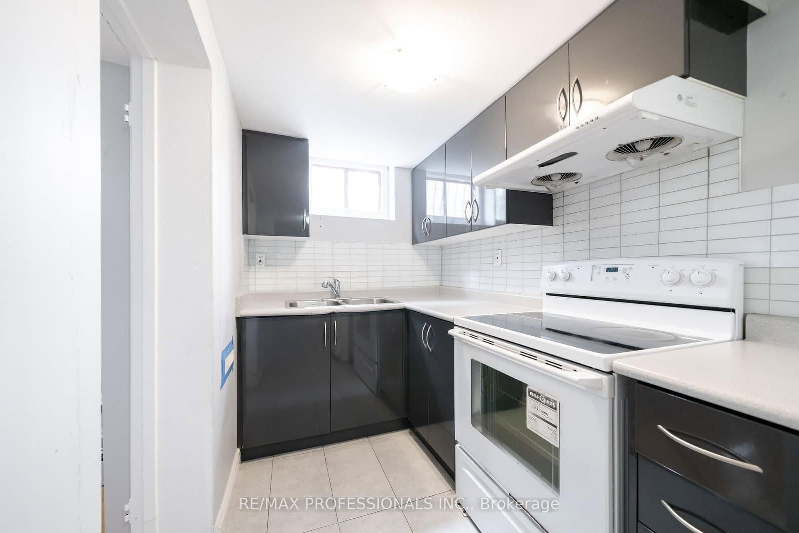 35A Bowie Avenue, Unit Bsmt thumbnail 11